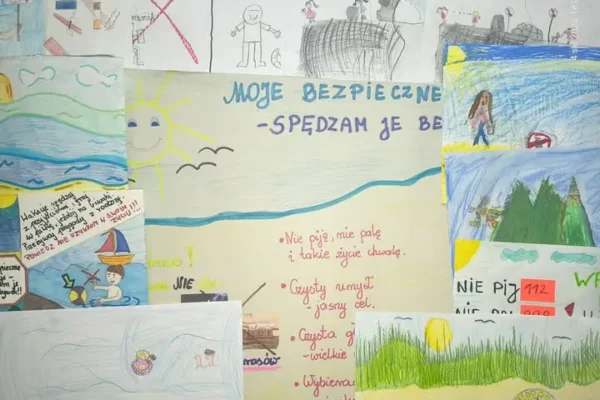 Wręczenie nagród w konkursie plastycznym „Moje Bezpieczne Wakacje” podczas Pikniku Rodzinnego w Laskowcu