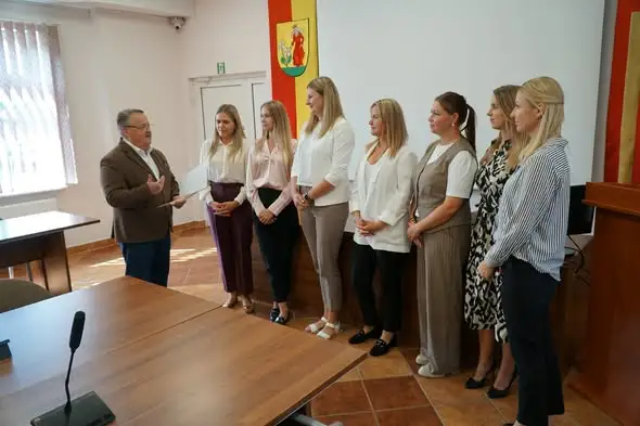 Nauczyciele z Mońek złożyli ślubowanie i otrzymali awans zawodowy
