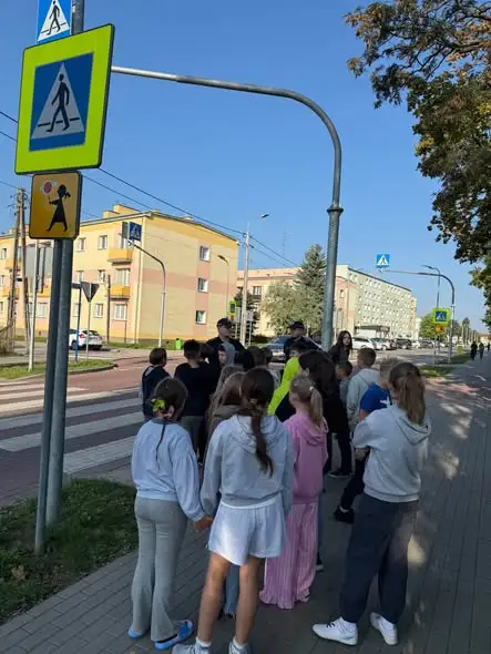 Policjanci z Mońków uczą dzieci bezpiecznej drogi do szkoły