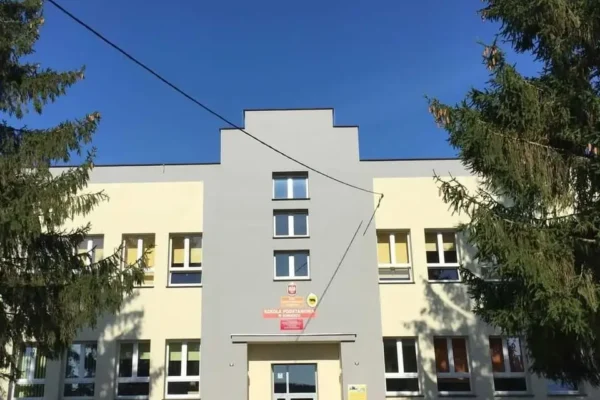 Apel dyrektora szkoły w Podlaskiem: rodzice, sprawdzajcie plecaki i aktywność dzieci w sieci