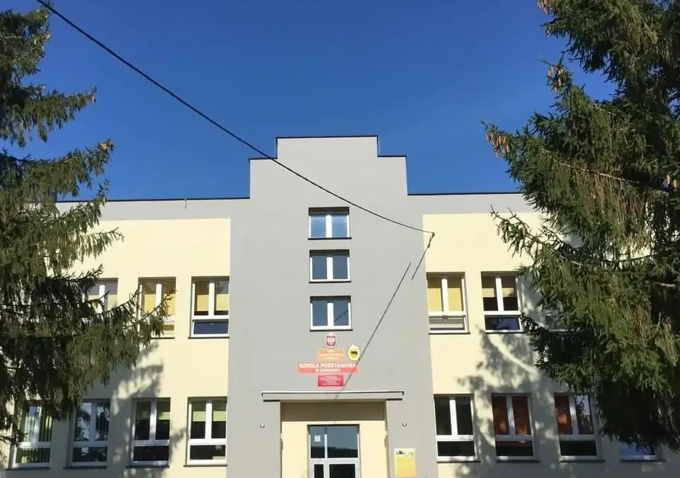 Apel dyrektora szkoły do rodziców: wzmożona czujność wobec zagrożeń w sieci i nie tylko