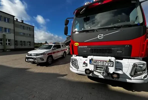 Ćwiczenia ewakuacyjne w szkole w Krypnie Kościelnym z udziałem straży pożarnej