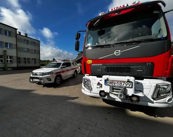 Ćwiczenia ewakuacyjne w szkole w Krypnie Kościelnym z udziałem straży pożarnej