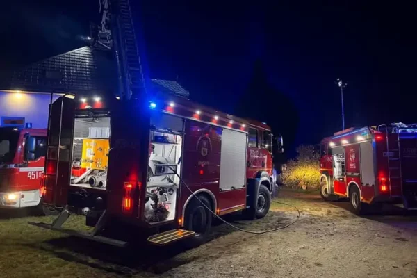 Pożar sadzy w budynku mieszkalnym w Grądach. Interweniowały dwa zastępy straży