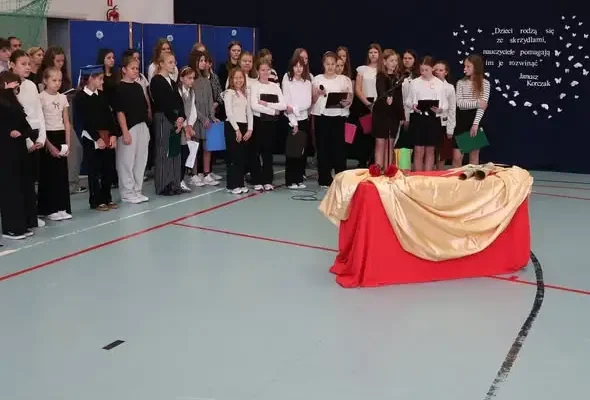 Dzień Edukacji Narodowej w szkole w Trzciannem – relacja z uroczystej akademii