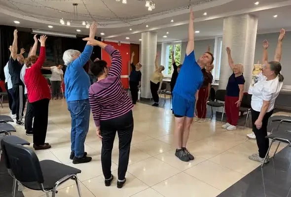 Seniorzy z Gminy Jasionówka rozpoczęli cykl warsztatów ruchowo-oddechowych