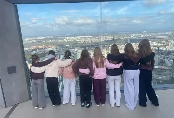Uczniowie z klas IV i V odkrywali Warszawę – Kolejkowo, Varso Tower i PGE Narodowy
