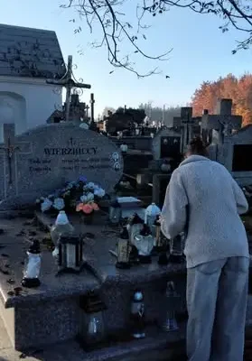 Uczniowie z Goniądza odwiedzili groby zmarłych nauczycieli